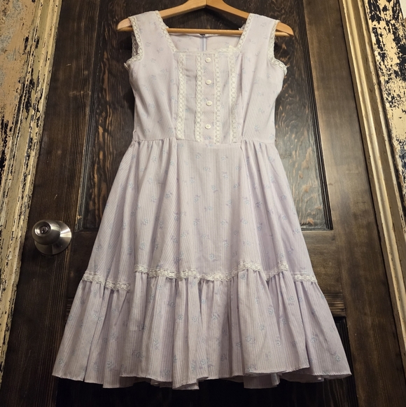 *Vntg* 1970s 'Jeri Bee' Sleeveless Lavender Cotton Midi Dress with Lace Trim - Picture 2 of 13
